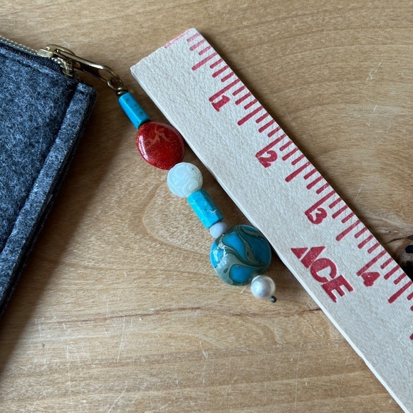 ALL IN THE CARDS FELT POUCH ZIP TOP BEADED STRAP NEW CHARCOAL MODERN CHIC - Picture 10 of 10